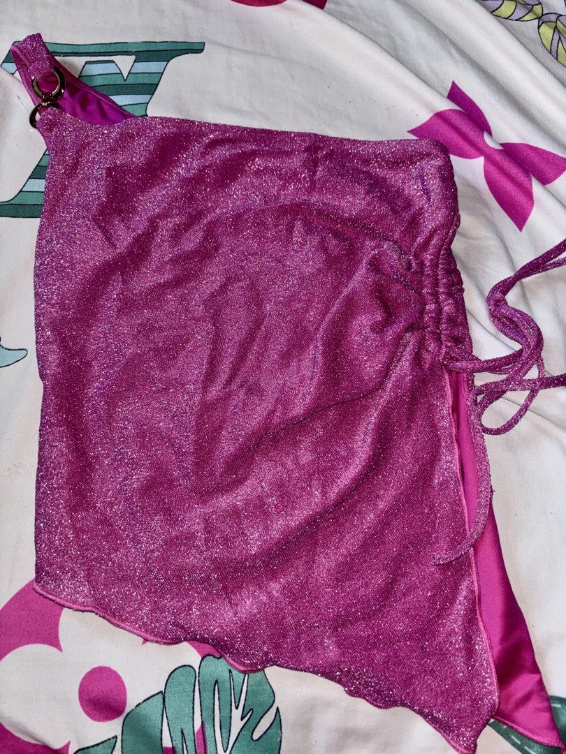 SHEIN Pink Glitter Ruched Top XS (Category: Sleeveless) located in Bacoor. Submitted by fmax19 (Listing ID 1467903809, Image 2). Description: - Brand/Item: Shein Sparkly Pink Top - Size: Extra Small - Never been worn.