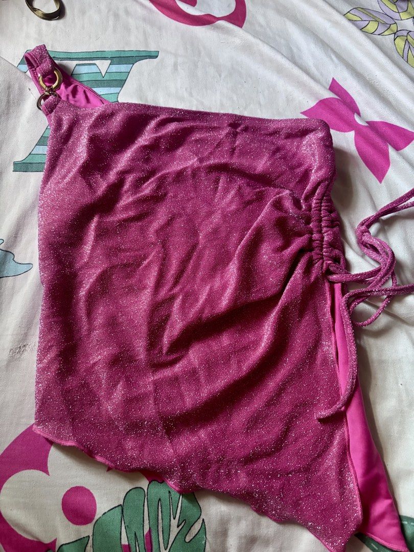 SHEIN Pink Glitter Ruched Top XS (Category: Sleeveless) located in Bacoor. Submitted by fmax19 (Listing ID 1467903809, Image 1). Description: - Brand/Item: Shein Sparkly Pink Top - Size: Extra Small - Never been worn.