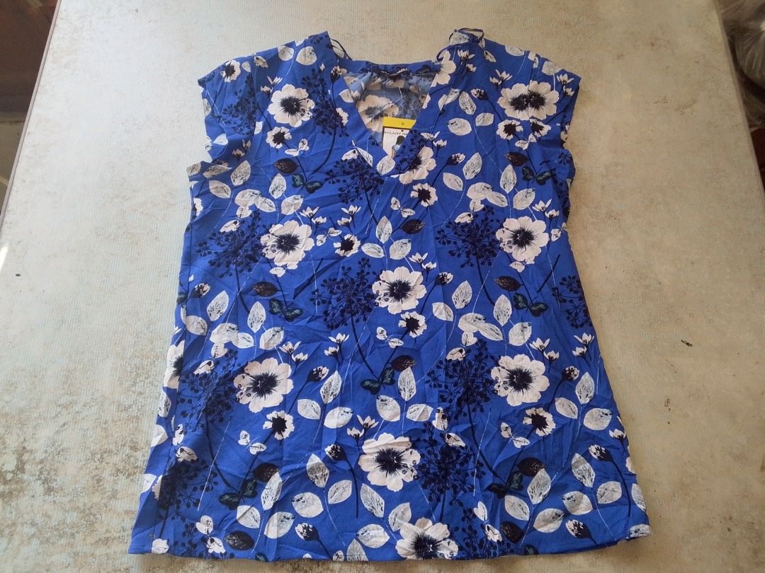 Shirt US BNEWTAG (Category: Shirts) located in Los Banos. Submitted by mania-62906 (Listing ID 1467873245, Image 1). Description: BNEWTAG. US small.