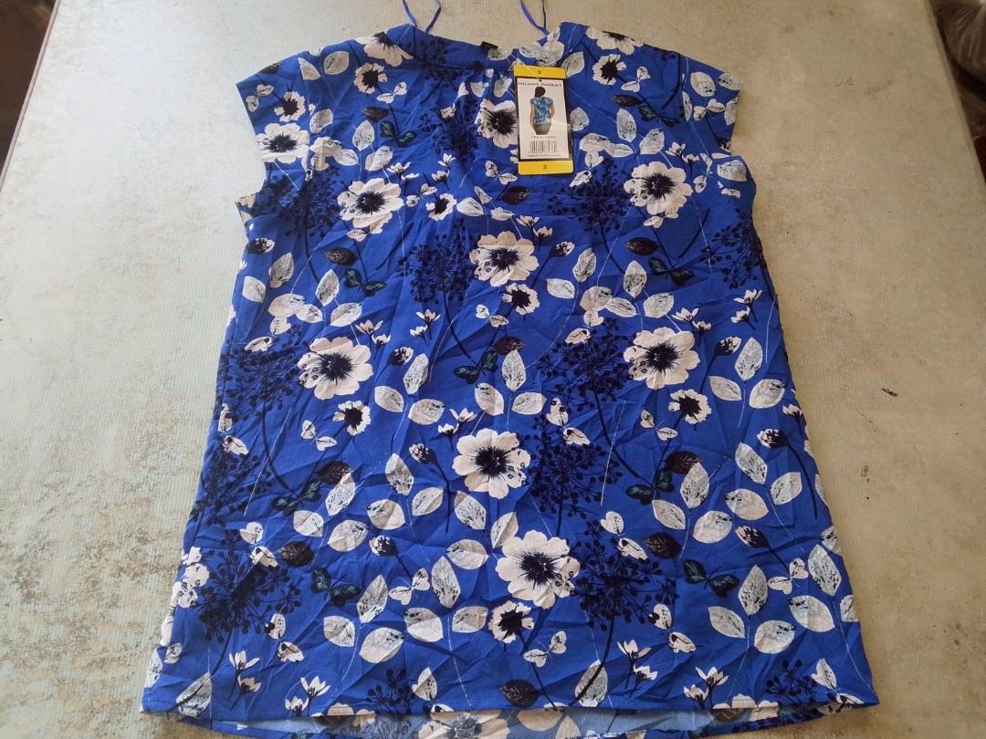 Shirt US BNEWTAG (Category: Shirts) located in Los Banos. Submitted by mania-62906 (Listing ID 1467873245, Image 3). Description: BNEWTAG. US small.