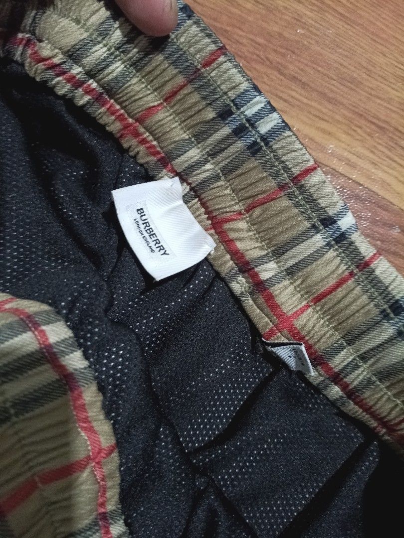 Short (Category: Activewear) located in Valencia. Submitted by castilloukay_372f09 (Listing ID 1467967934, Image 2). Description: .