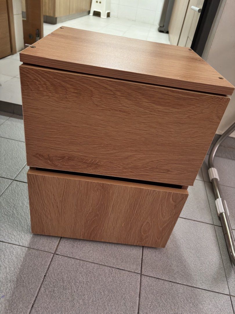 side table (Category: Shelves, Cabinets & Racks) located in Singapore. Submitted by vacion_71 (Listing ID 1467842667, Image 2). Description: H-41cm W-32 L-30.