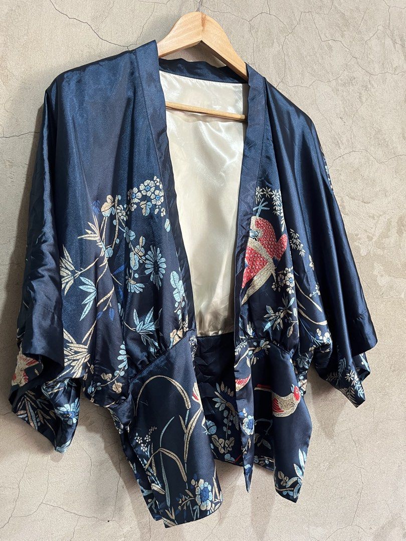 Silk Kimono (Category: Luxury Apparel) located in Cagayan de Oro. Submitted by vintagevvvictim (Listing ID 1467857262, Image 3). Description: freesize excellent condition.