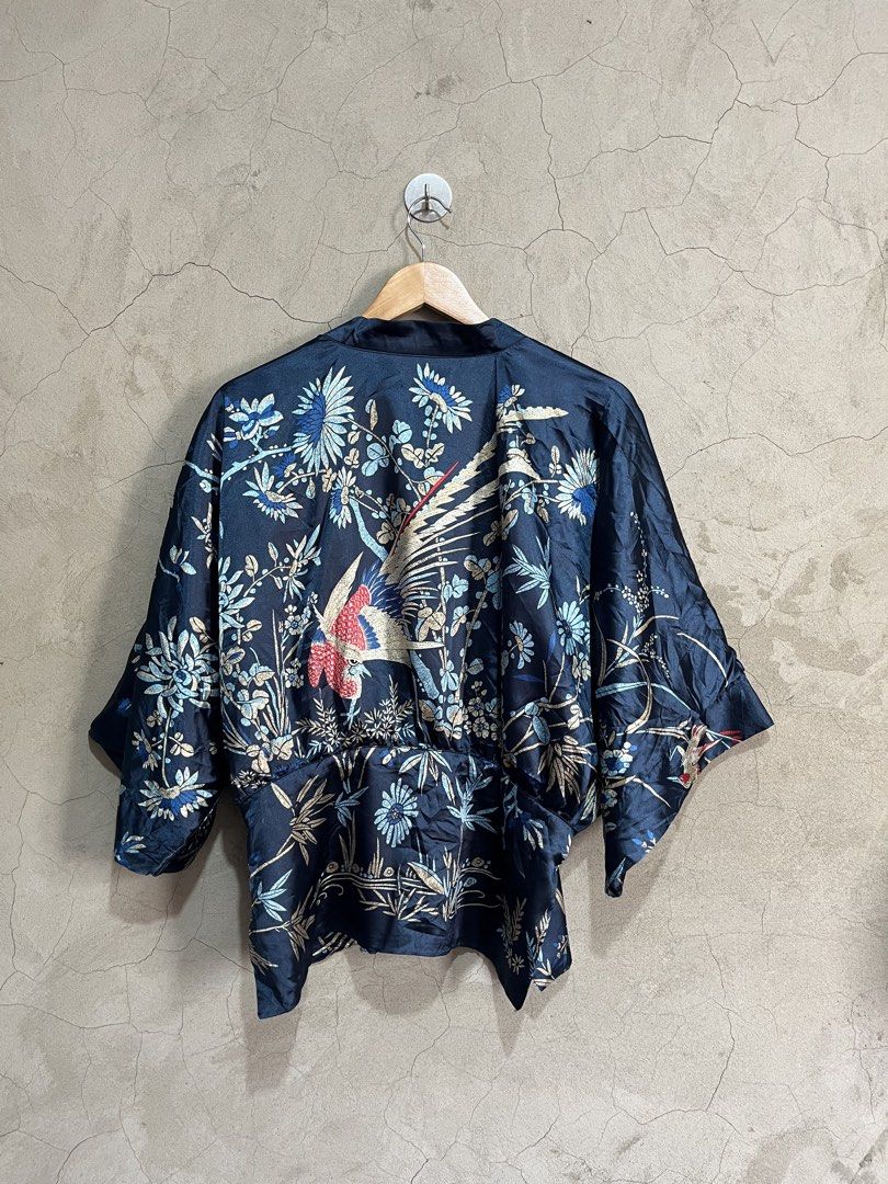 Silk Kimono (Category: Luxury Apparel) located in Cagayan de Oro. Submitted by vintagevvvictim (Listing ID 1467857262, Image 2). Description: freesize excellent condition.
