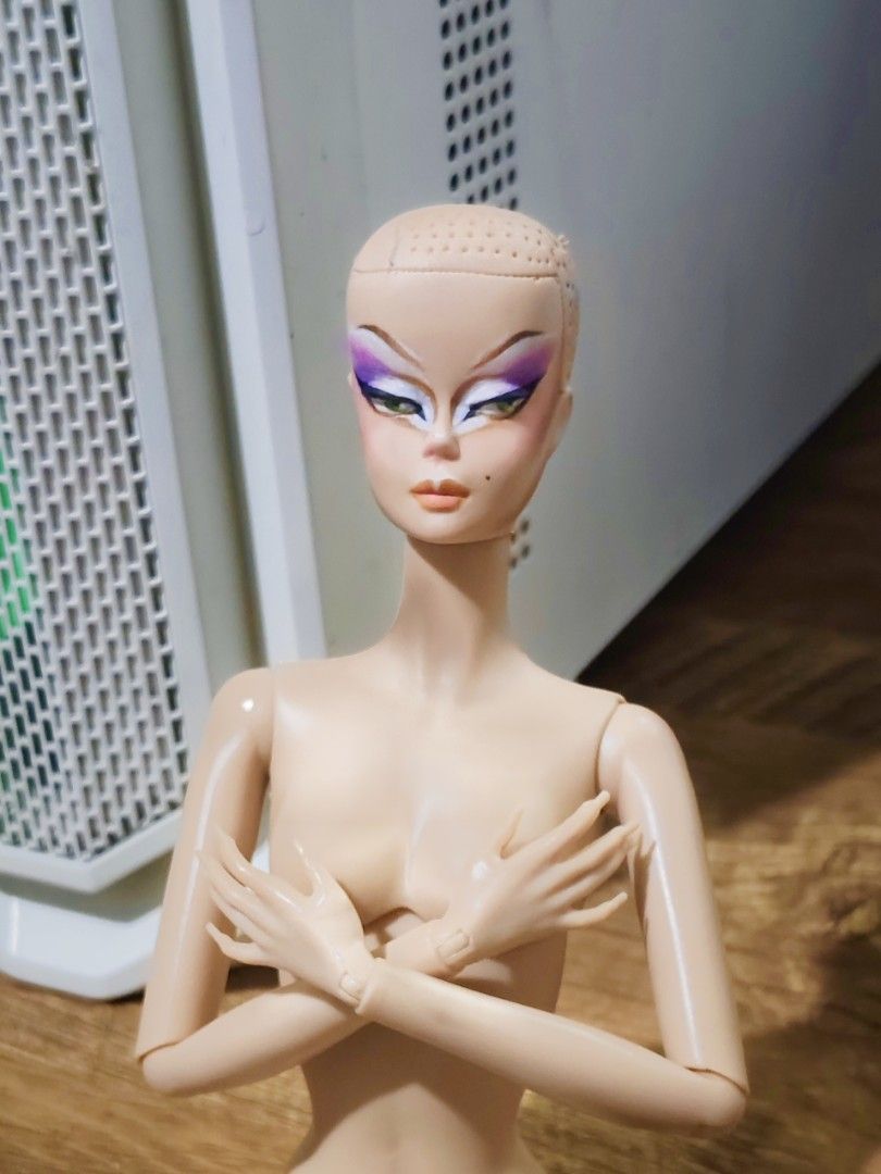 silkstone barbie head with drag repaint (Category: Kids Toys) located in Manaoag. Submitted by mitskimeeks (Listing ID 1467955136, Image 1). Description: 450 lp OG mattel head with 1958 marking, Matigas yung ulo need sya iblower para lumambot , I suggest wig nalang ilagay nyo skanya natry ko sya i reroot pero mahirap talaga nahirapan akong hanapan sya ng body, pero I used a counterfeit xian body ang sumakto sya kaya kasya siguro sya sa real xian 