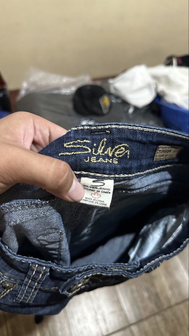 SILVER JEANS (Category: Jeans) located in Manila. Submitted by urban-vintage_2 (Listing ID 1467854086, Image 3). Description: ISSUE: NONE (NEED WASH) MOP :GCASH (NO COD) SHIP VIA: LALAMOVE & J&T LOCATION: PASIG CITY LENGTH: 38 WIDTH : 28 HEM : 7.