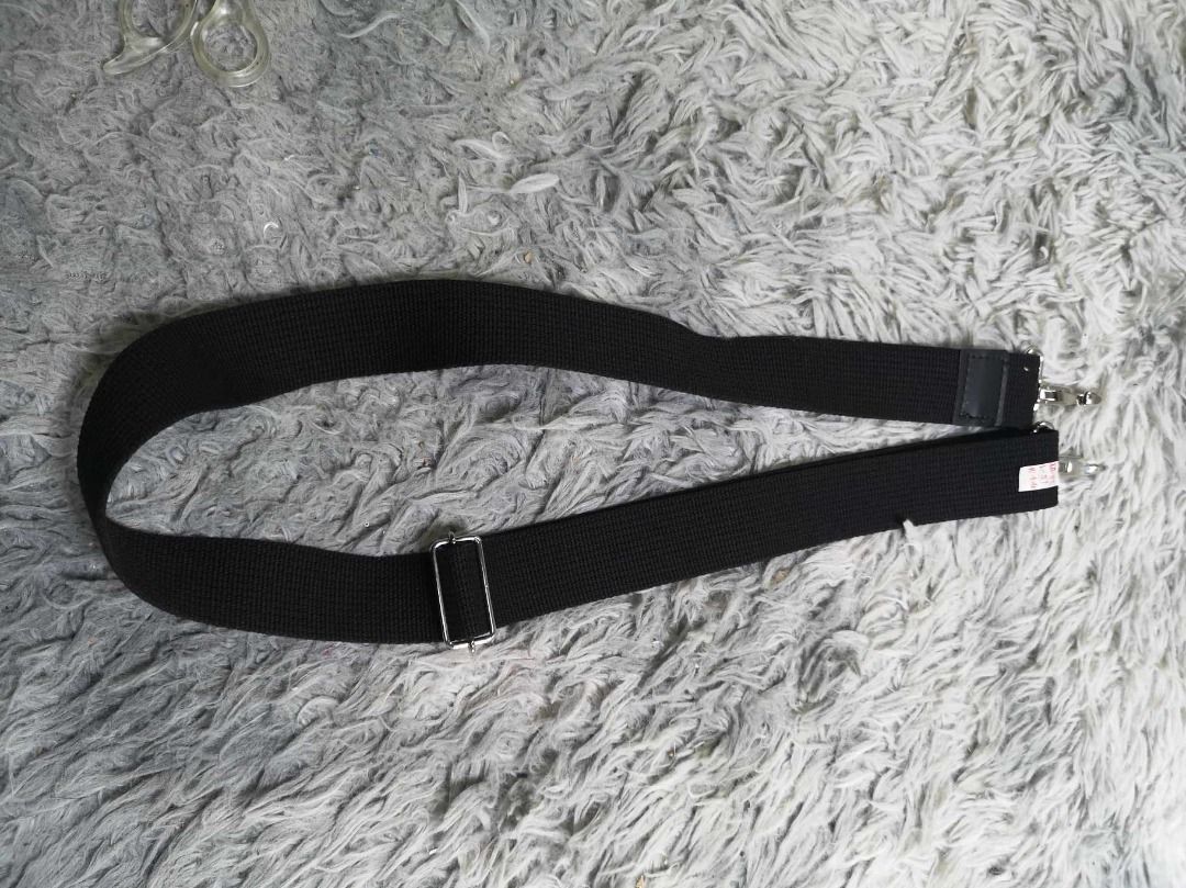 Silver Tone Metal Swivel Hooks Black Replacement Strap (Category: Sling Bags) located in Santa Cruz. Submitted by jmy_surplus.2 (Listing ID 1467967877, Image 2). Description: Size ; L - 51 W - 1.6 Color ; Black Type ; Bag Strap Brand ; No brand Material ; Nylon Style ; Black Adjustable Bag Strap LG 118 JMY 3 Batch #225.