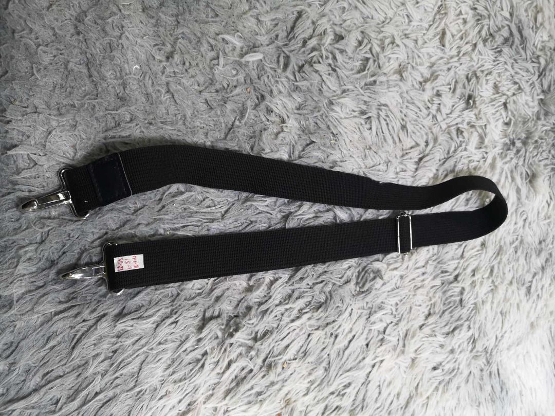 Silver Tone Metal Swivel Hooks Black Replacement Strap (Category: Sling Bags) located in Santa Cruz. Submitted by jmy_surplus.2 (Listing ID 1467967877, Image 1). Description: Size ; L - 51 W - 1.6 Color ; Black Type ; Bag Strap Brand ; No brand Material ; Nylon Style ; Black Adjustable Bag Strap LG 118 JMY 3 Batch #225.