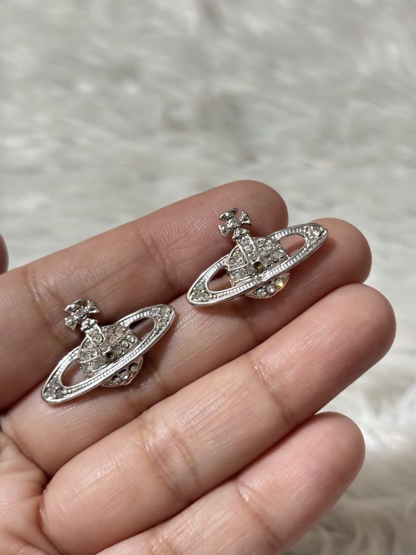 Silver-toned Saturn Earrings (Category: Earrings) located in Paranaque City. Submitted by dalle_closet (Listing ID 1467870700, Image 3). Description: ang nice .