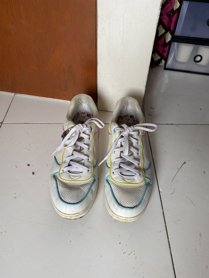 skechers x tokidoki (Category: Sneakers) located in Davao. Submitted by sofiasyndee (Listing ID 1467908419, Image 1). Description: skechers x tokidoki - size: us10 / uk7 / eur40 - no major issue/s, only signs of usage & slight crease on the right shoe - needs cleaning - rfs: decluttering & not my style anymore - meet up or buyer can book maxim.