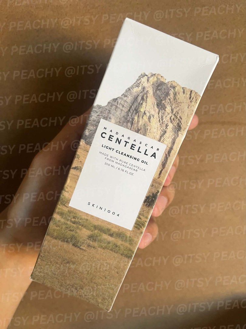 SKIN1004 Centella Light Cleansing Oil (200ml) (Category: Face Care) located in Paranaque City. Submitted by itsypeachyyy (Listing ID 1467921999, Image 1). Description: 🌸 Brand New/ Sealed/ Authentic 🌸 with freebies (sachet) 🌸 Mode of Payment: Maribank (preferably) or GCash 🌸 Mode of Delivery: J&T or Lalamove 🌸 Location: Metro Manila EXPIRY: 2028-2029.