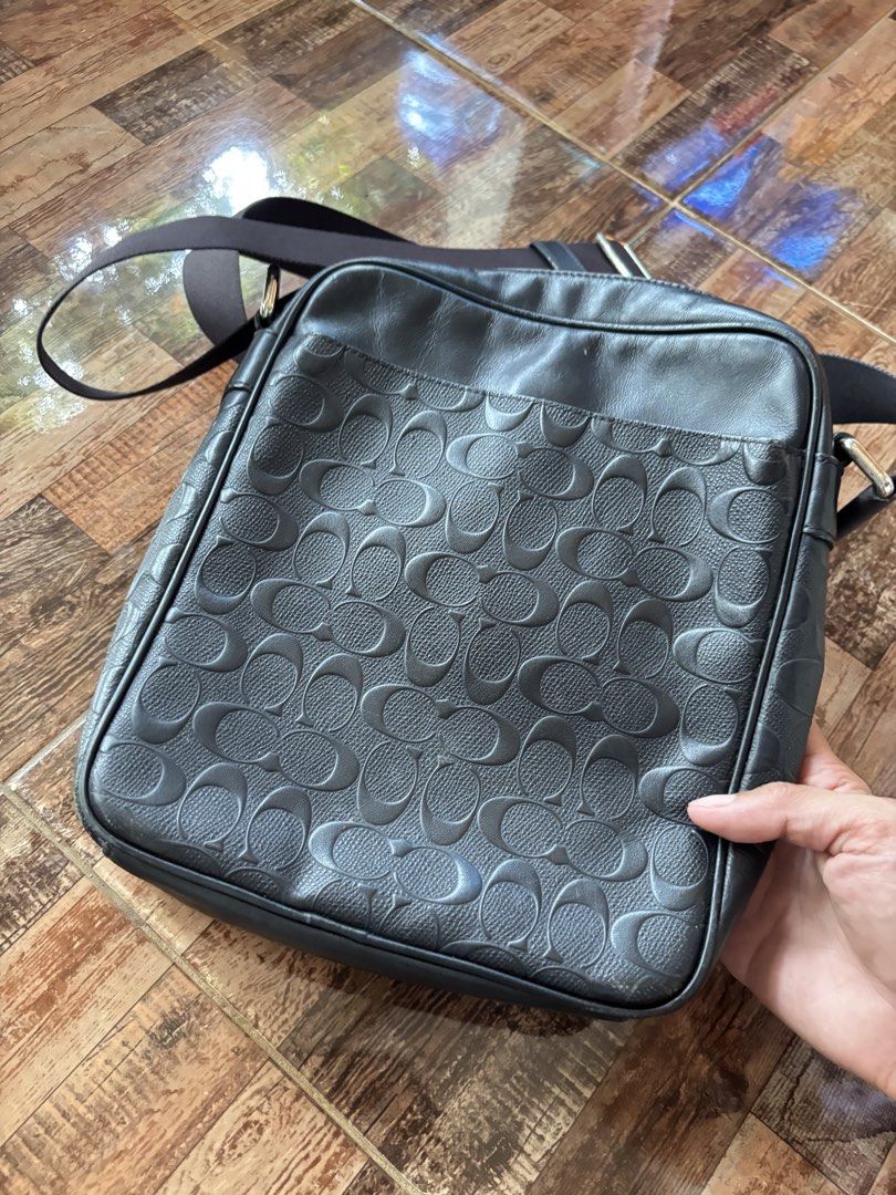 Sling bag (Category: Luxury Bags & Wallets) located in Manila. Submitted by jaggalarrita (Listing ID 1467844102, Image 2). Description: Coach Sling Bag Excellent condition not ukay❗️ issue: minimal sign of usage .