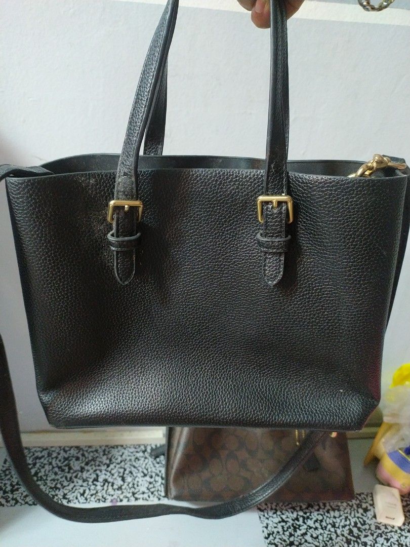 Sling bag (Category: Cross-body Bags) located in Manila. Submitted by timtam04 (Listing ID 1467918325, Image 2). Description: .