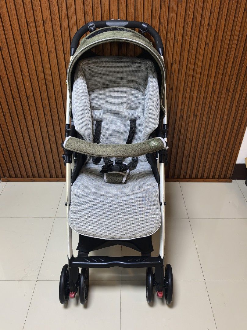 Smart angle by combi (Category: Strollers) located in Manila. Submitted by miradoming32070 (Listing ID 1467925658, Image 1). Description: Smart angle by combi ➡️ Newborn to toddler ➡️ Fully recline ➡️ Adjustable seat ➡️ High seat ➡️ Reversible handle ➡️ Lightweight ➡️ Compact fold.