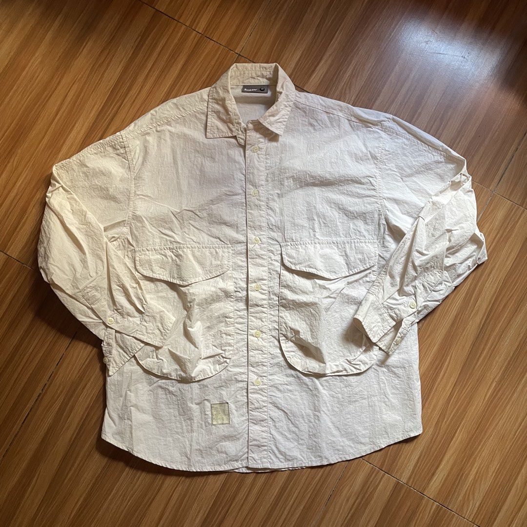 Smokinglife Utility Nylon L/S (Category: Coats, Jackets and Outerwear) located in General Mariano Alvarez. Submitted by 4117_thriftnthrive (Listing ID 1467987008, Image 1). Description: In good condition Stain on collar part Size: S Measurements Width: 25” Length: 29” .