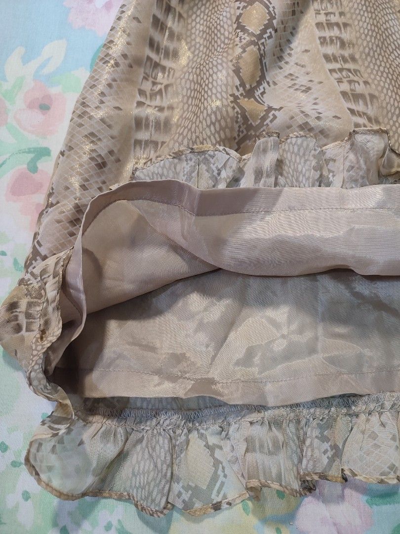 Snake print halter neck mini dress (Category: Dresses) located in Jaen. Submitted by roxantiago (Listing ID 1468040986, Image 3). Description: - Stylish beige and brown snake print with subtle gold shimmer - Halter neckline featuring an adorable tie bow at the chest - Chic ruffle trim along the top and bottom hem - Fully lined interior for comfort and quality - Flattering fitted waist with a swingy A-line skirt - Convenient hidden side zipper clo