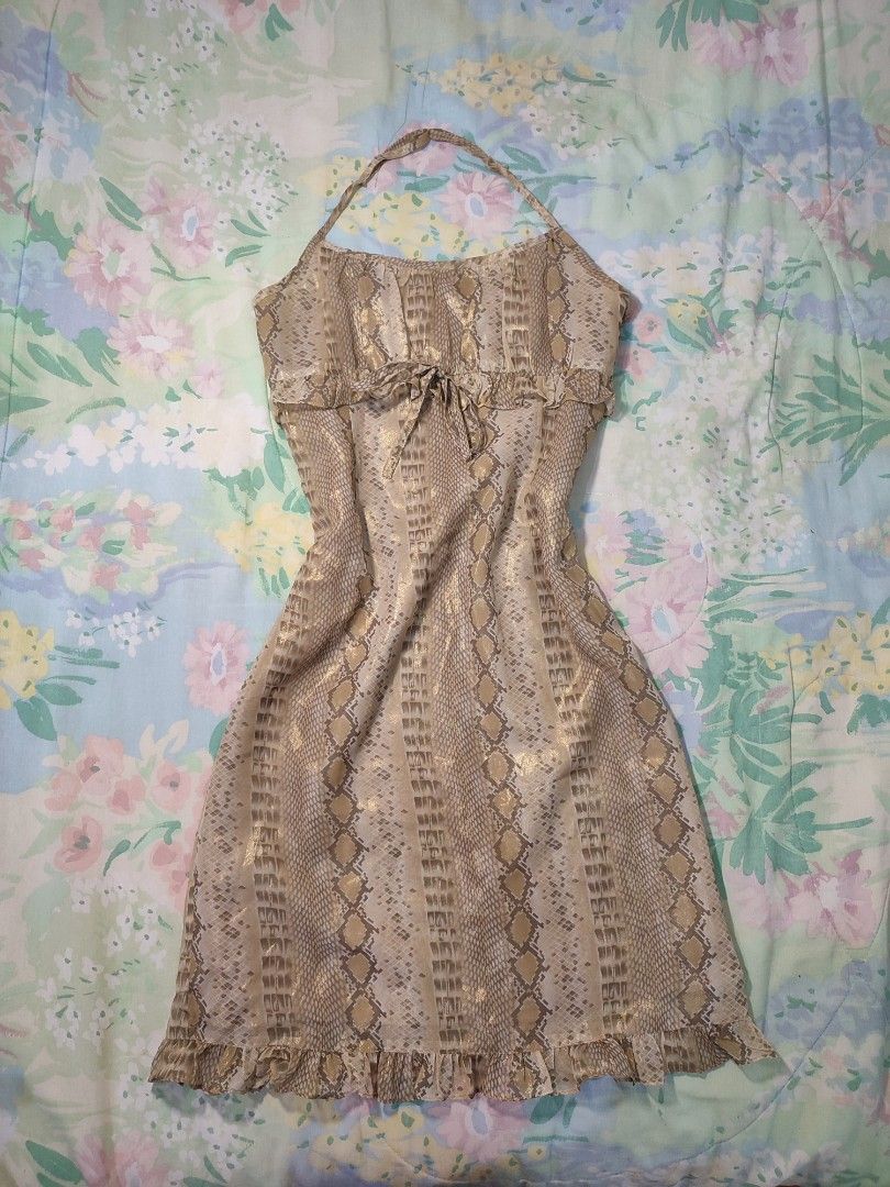 Snake print halter neck mini dress (Category: Dresses) located in Jaen. Submitted by roxantiago (Listing ID 1468040986, Image 1). Description: - Stylish beige and brown snake print with subtle gold shimmer - Halter neckline featuring an adorable tie bow at the chest - Chic ruffle trim along the top and bottom hem - Fully lined interior for comfort and quality - Flattering fitted waist with a swingy A-line skirt - Convenient hidden side zipper clo