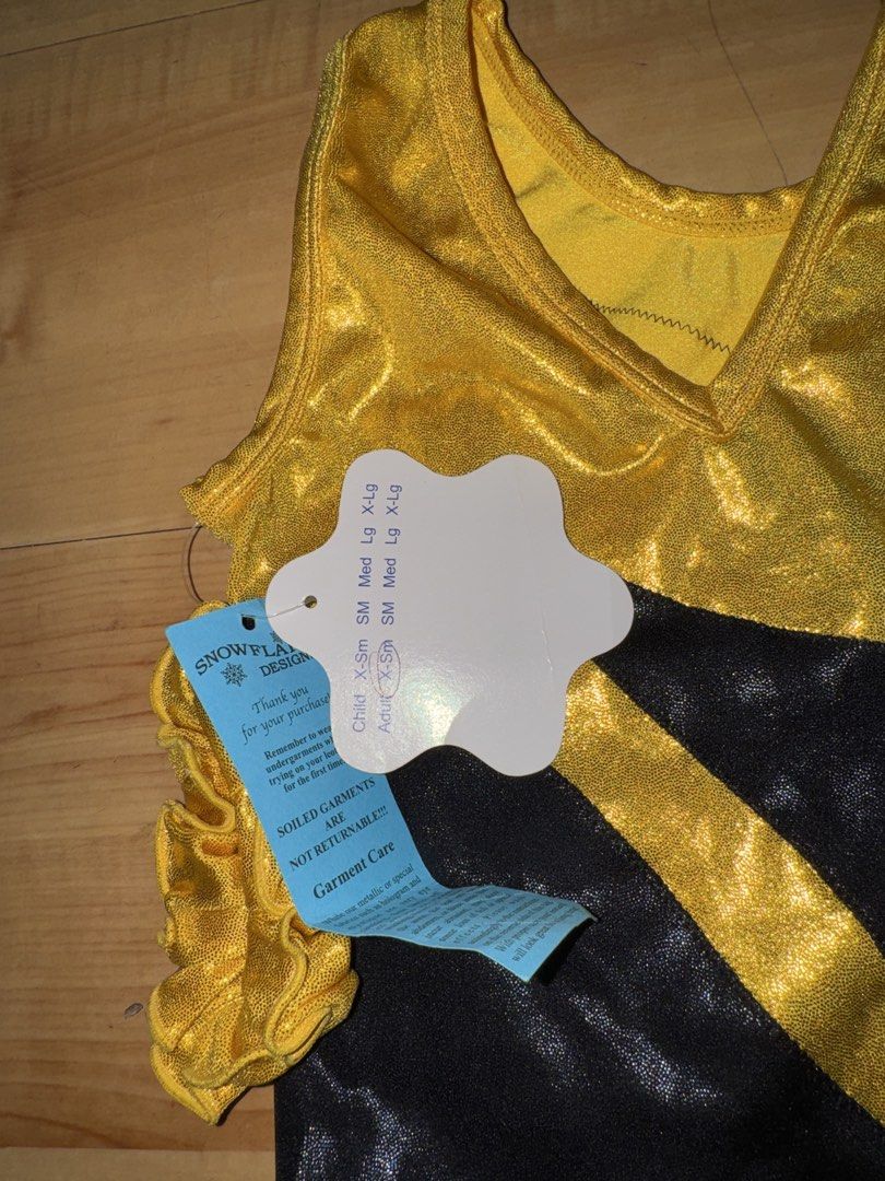 Snowflake Designs Gymnastics Leotard (Category: Activewear) located in Malabon City. Submitted by cheska.p (Listing ID 1467901252, Image 3). Description: - Brand: Snowflake Designs - Size: X-sm - Style: Sleeveless scoop neck - Condition: Brand new with tag - Includes: Matching gold scrunchie .