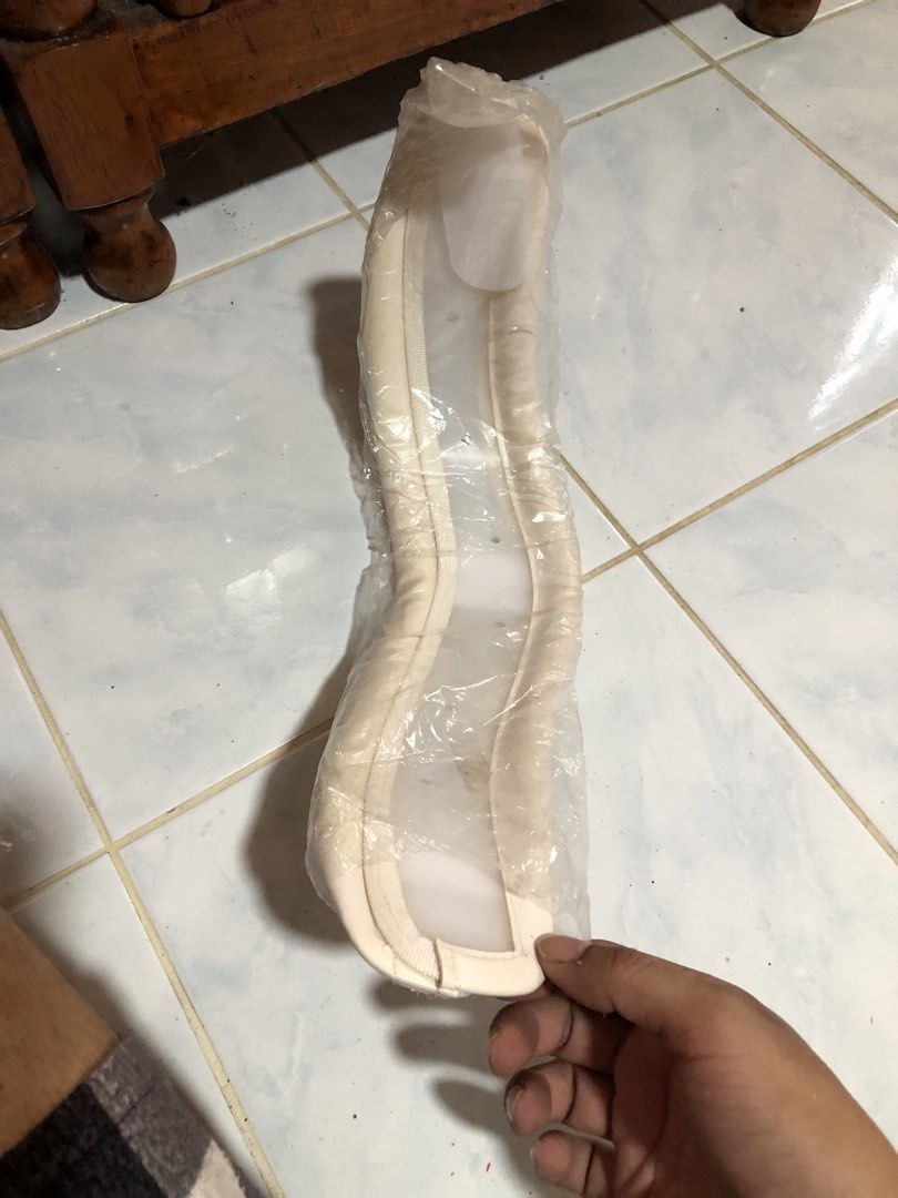 Soft Foam Cervical Collar — Imported from Egypt (Category: Medical Supplies & Tools) located in San Juan, La Union. Submitted by declutteringog7 (Listing ID 1468051866, Image 2). Description: 🇪🇬 Premium Soft Foam Cervical Collar — Imported from Egypt ₱300 ✨ Category: Medical Supplies > Orthopedic Supports ✨ Details: • ✅ Origin: Made in Egypt 🇪🇬 — authentic imported medical-grade quality • ✅ Size: XXL — Extra Extra Large • ✅ Material: High-den