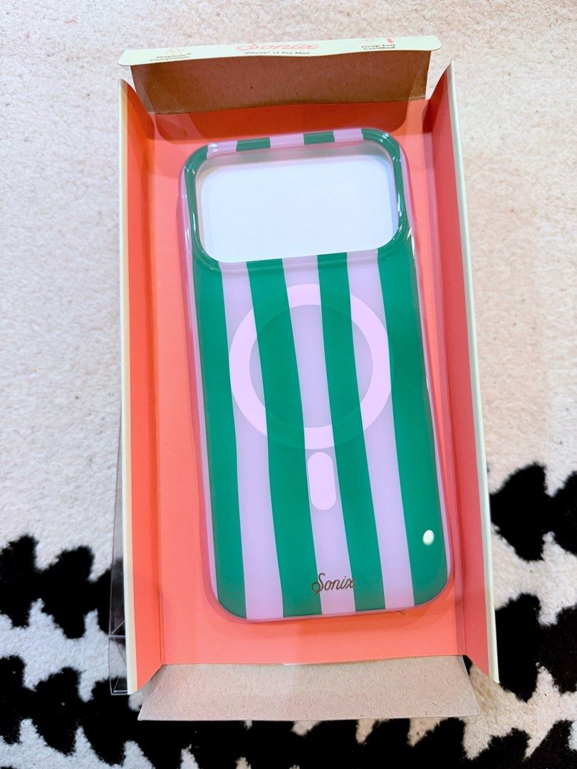 Sonix case 17 PRO MAX (Category: Cases & Sleeves) located in Taytay. Submitted by sfg280926 (Listing ID 1467857621, Image 1). Description: .