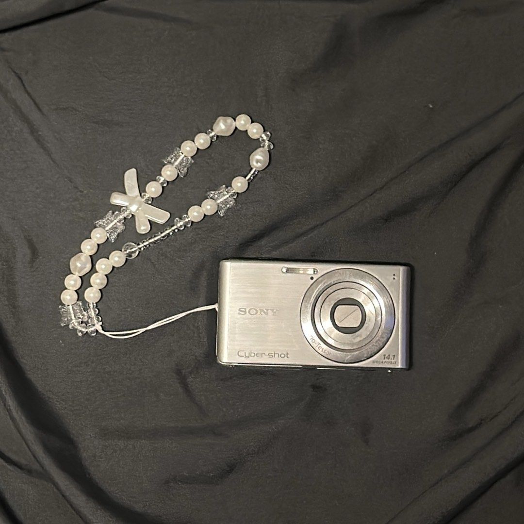Sony Cybershot DSC-W530 (Category: Cameras) located in Aroroy. Submitted by as3sssz (Listing ID 1467976348, Image 1). Description: INCLUSIONS: ᢉ𐭩 Unit ᢉ𐭩 Pouch ᢉ𐭩 Freebies ᢉ𐭩 SD ᢉ𐭩 Battery ᢉ𐭩 Charger ISSUE Think white line on the LCD on the left side (Does not affect the overall experience and outputs) 📍 Meet-up: Legazpi City, Albay 📦 Payment: GCash / MariBank / GOtyme 🚚 MOD: J&T / LBC — First to Pay Basis .