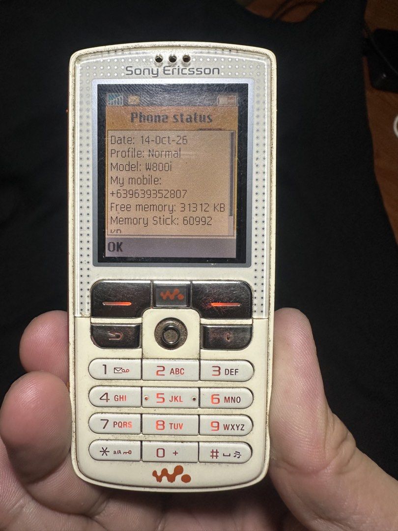 Sony Ericsson W800i Walkman (Category: Early Generation Mobile Phones) located in Manila. Submitted by raymartpalomar (Listing ID 1467868285, Image 1). Description: Loc-Katuparan Vitas Tondo No Battery Pinang test un battery ng nokia .