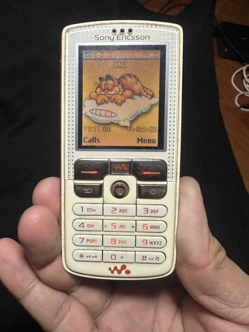 Sony Ericsson W800i Walkman (Category: Early Generation Mobile Phones) located in Manila. Submitted by raymartpalomar (Listing ID 1467868285, Image 2). Description: Loc-Katuparan Vitas Tondo No Battery Pinang test un battery ng nokia .