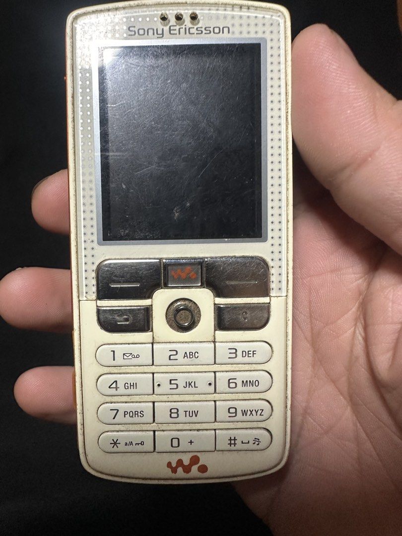 Sony Ericsson W800i Walkman (Category: Early Generation Mobile Phones) located in Manila. Submitted by raymartpalomar (Listing ID 1467868285, Image 3). Description: Loc-Katuparan Vitas Tondo No Battery Pinang test un battery ng nokia .