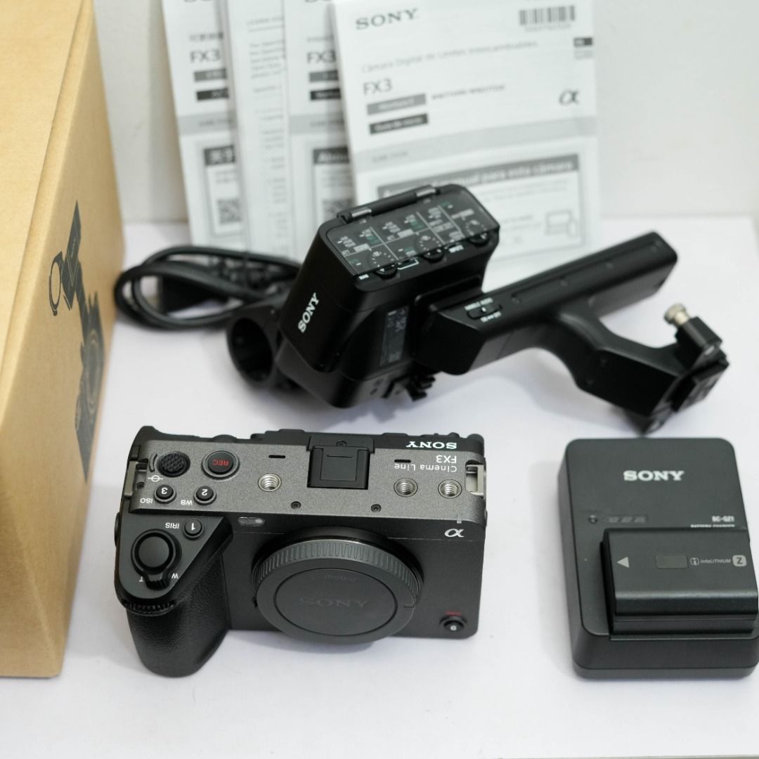 Sony FX3A with XLR Handle (Category: Cameras) located in Malabon City. Submitted by camcart (Listing ID 1467964425, Image 2). Description: ◈ Sony FX3A Body (Upgraded Version of Fx3) ➠ Inclusions: - XLR Handle - Sony NP-FZ100 Battery - Body Cap - Sony BC-QZ1 External Charger - Camera Box with Manuals ✅ Physical Condition: 9.5/10 (Mint Condition) ✅ Functionality : 10/10 (All Working) ✅ Shutter count: 550 💵 Price: 180,000 pesos only Date of Purchas