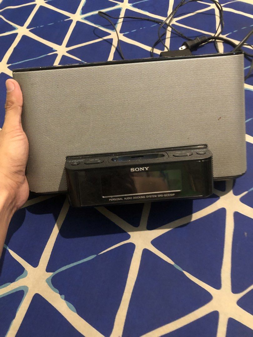 Sony personal audio docking system SRS-GCS10iP (Category: Soundbars, Speakers & Amplifiers) located in Quezon City. Submitted by markgolveo (Listing ID 1467908323, Image 2). Description: Sony personal audio docking system SRS-GCS10iP Tested very good audio output 110V Working audio in Working remote Working good am fm signal Working time and date functions Working alarm snooze Working all buttons and features Issue docking for IPOD only charges t