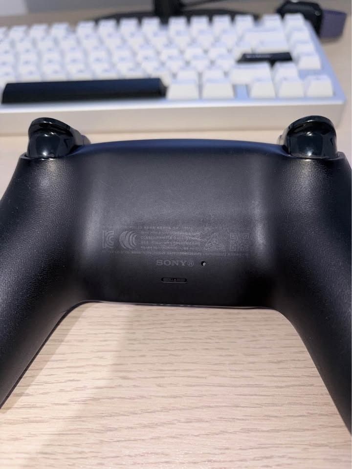 SONY PlayStation Dualsense Controller (Midnight Black) (Category: Controllers) located in Las Pinas. Submitted by illumi_x (Listing ID 1467878599, Image 2). Description: SONY PlayStation Dualsense Controller (Midnight Black) 1899 ✅ Original | Authentic | Legit ✅ No stick drift | Hindi laspag thumbsticks 📍 Location: Las Piñas City 🤝 Meetups: Las Piñas 🛵 Shipping: Same day delivery .