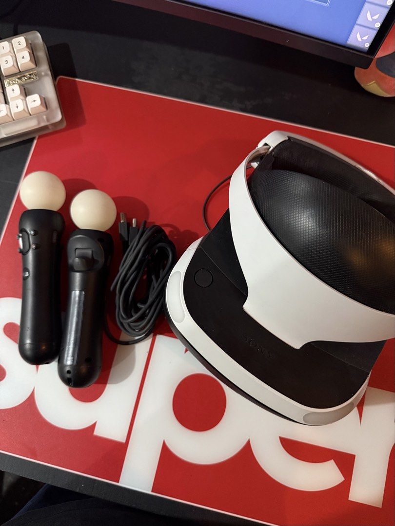 Sony PlayStation VR Headset with Move Controllers and Camera (Category: Virtual Reality) located in Manila. Submitted by aeaoooooooo (Listing ID 1468002782, Image 1). Description: PSVR eto ang hindi makinis kasi natambak sa mainit kaya napudpod yung leather RFS: Need pangdagdag for gift😅 ISSUE: pudpod na po leather. Pero maayos yan, di lang talaga nagagamit + wala na box. so hehe pwede kong ideliver nalang sainyo para matestinf niyo. lagay ko na