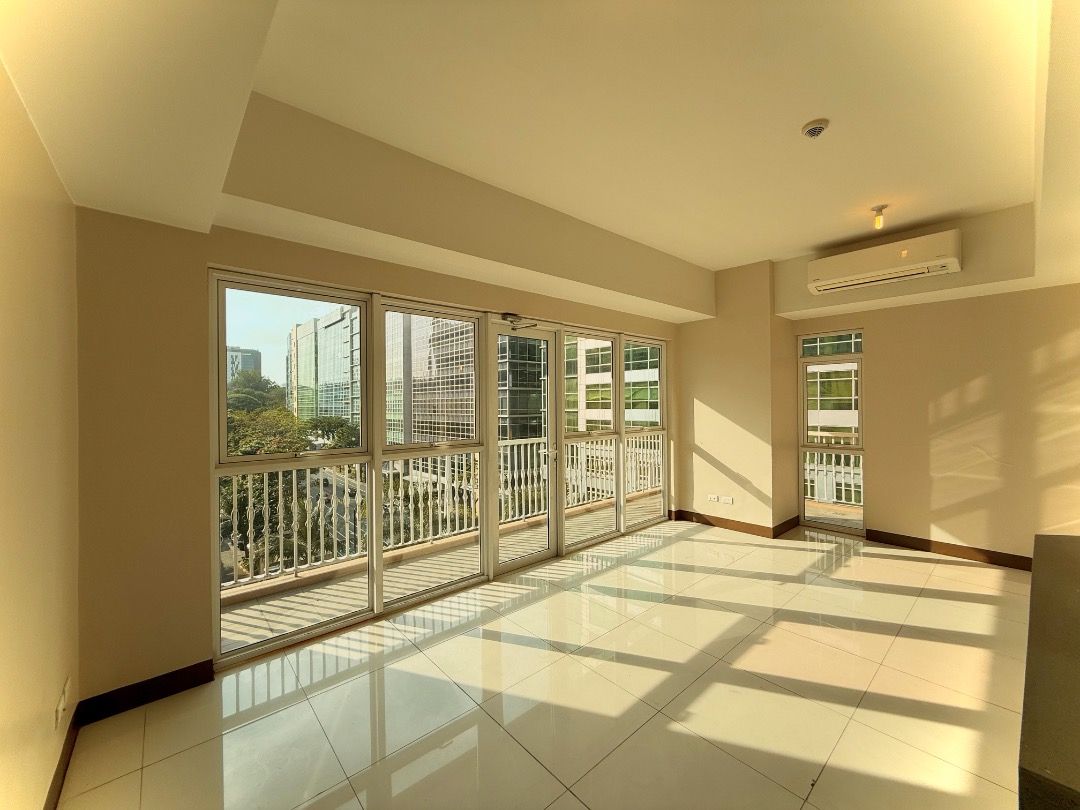 SPACIOUS 1 BEDROOM UNIT (Category: Apartments & Condos) located in Taguig. Submitted by dacanayglad29 (Listing ID 1467882734, Image 3). Description: 📣Let me help you make this home yours. 💫🤍🥳 Begin Your Homeownership Journey with This 1BR Gem in St. Marks Residences McKinley Hill Taguig City💫🤩 ACTUAL UNIT POSTED 1 BEDROOM WITH BALCONY - 66 SQM ✅Rent-to-Own & Ready for Occupancy ✅Only 5% - 944K DP TO MOVE IN ✅60 months to pay at 32k/month - 