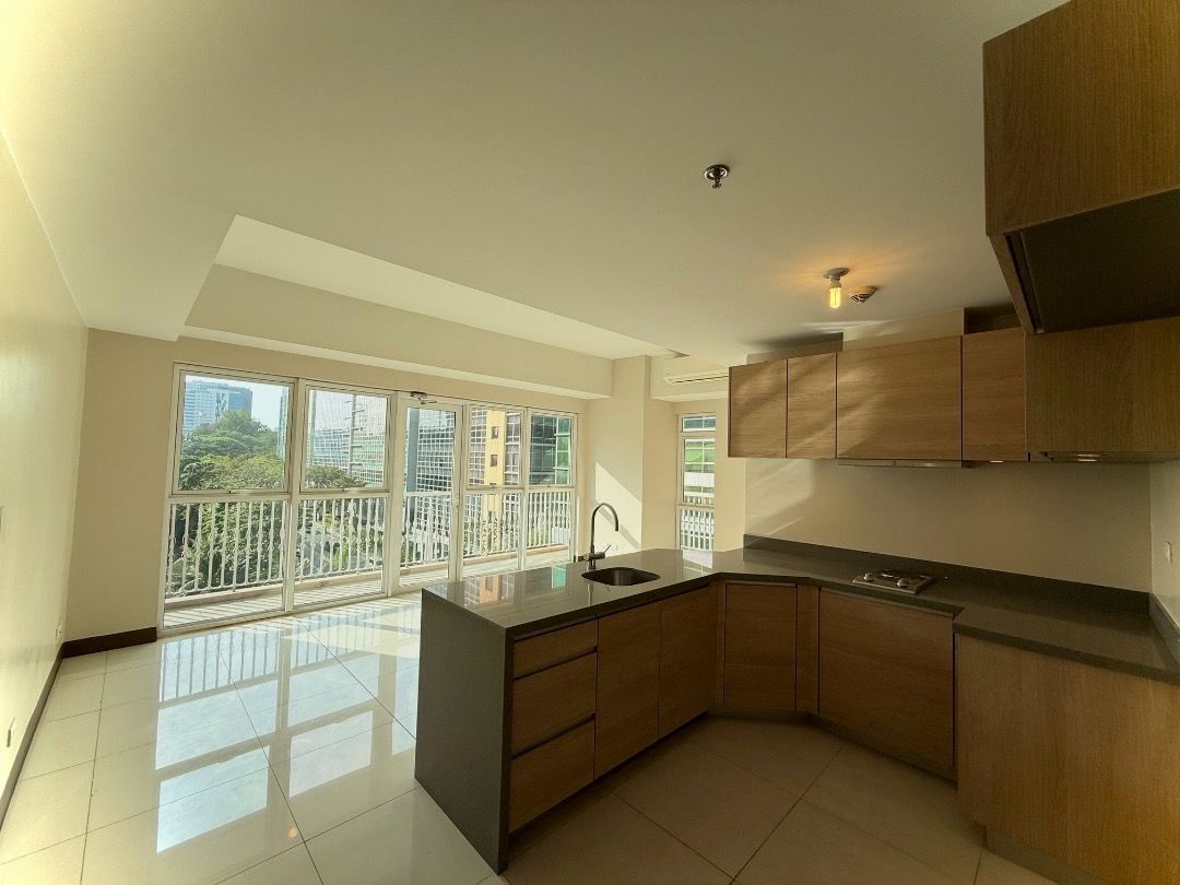 SPACIOUS 1 BEDROOM UNIT (Category: Apartments & Condos) located in Taguig. Submitted by dacanayglad29 (Listing ID 1467882734, Image 2). Description: 📣Let me help you make this home yours. 💫🤍🥳 Begin Your Homeownership Journey with This 1BR Gem in St. Marks Residences McKinley Hill Taguig City💫🤩 ACTUAL UNIT POSTED 1 BEDROOM WITH BALCONY - 66 SQM ✅Rent-to-Own & Ready for Occupancy ✅Only 5% - 944K DP TO MOVE IN ✅60 months to pay at 32k/month - 