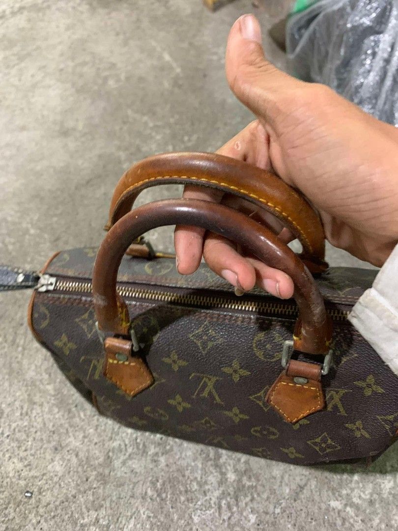 SPEEDY 30 (Category: Luxury Bags & Wallets) located in Cagayan de Oro. Submitted by mysticdolphin.62c23a (Listing ID 1467967316, Image 3). Description: SPEEDY 30 EXCELLENT 9*5COLORATE MINOR ISSUE.