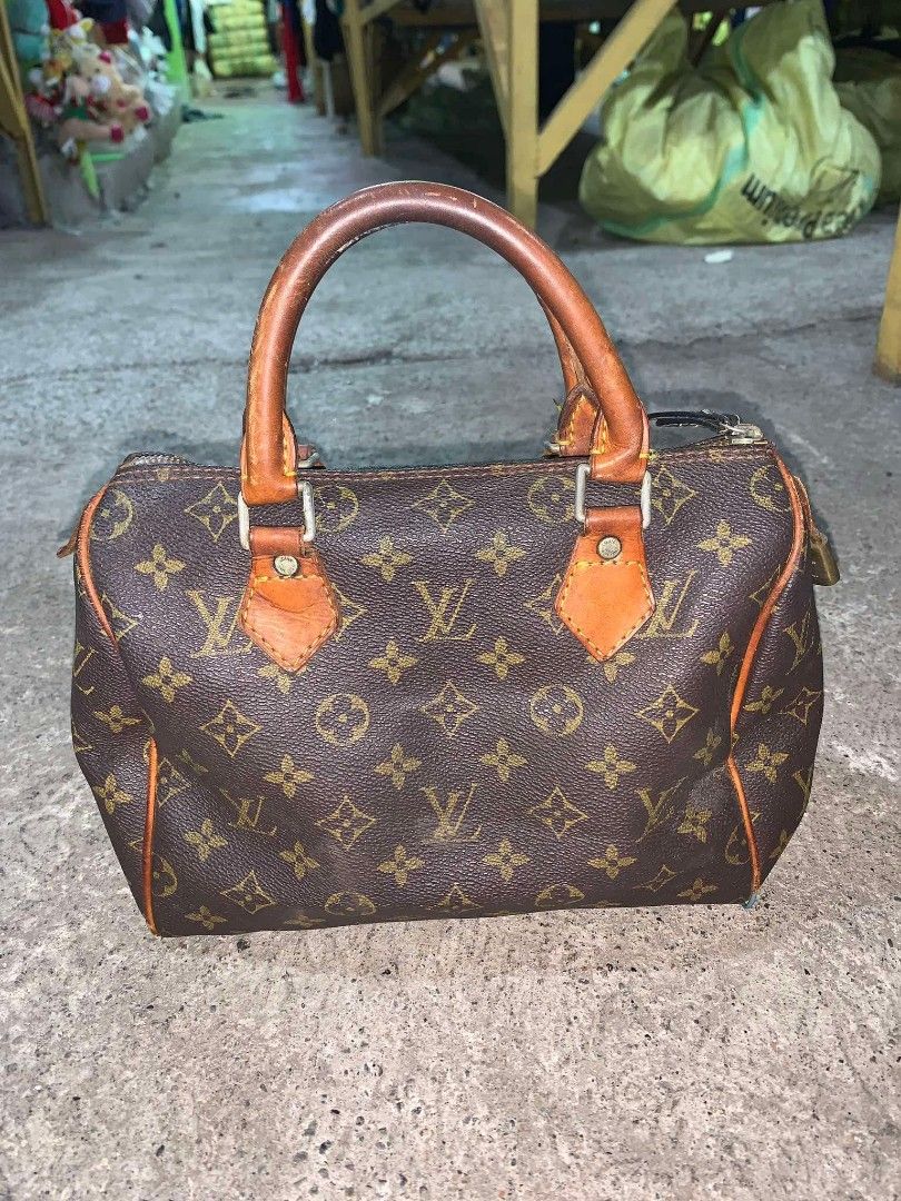 SPEEDY 30 (Category: Luxury Bags & Wallets) located in Cagayan de Oro. Submitted by mysticdolphin.62c23a (Listing ID 1467967316, Image 1). Description: SPEEDY 30 EXCELLENT 9*5COLORATE MINOR ISSUE.