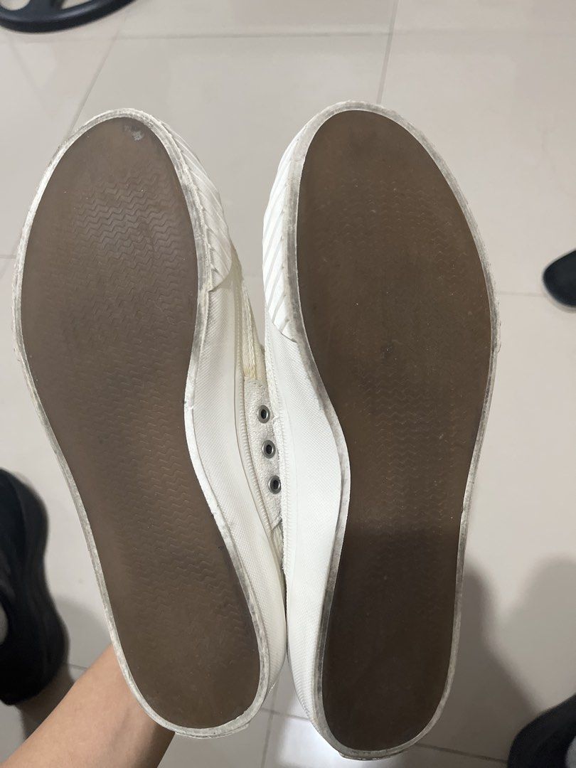 Sperry White Canvas Sneakers (Category: Sneakers & Footwear) located in Angeles City. Submitted by ronaldjose58645 (Listing ID 1467839617, Image 3). Description: White canvas sneakers from Sperry. Classic lace-up design with rubber cap toe and textured soles. Clean insoles with clear branding. Great casual daily shoes. Soles show very minimal wear..