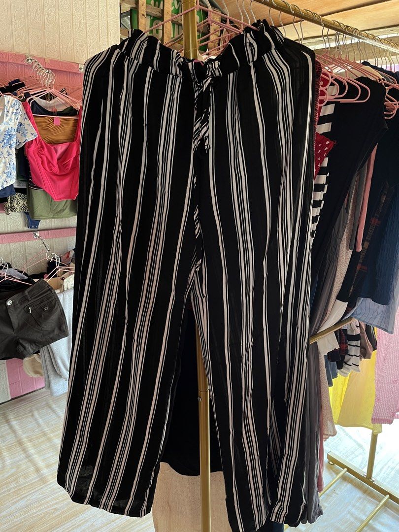 Squarepants stripes - shein (Category: Jeans) located in Manila. Submitted by myapparelshop (Listing ID 1467909182, Image 1). Description: .