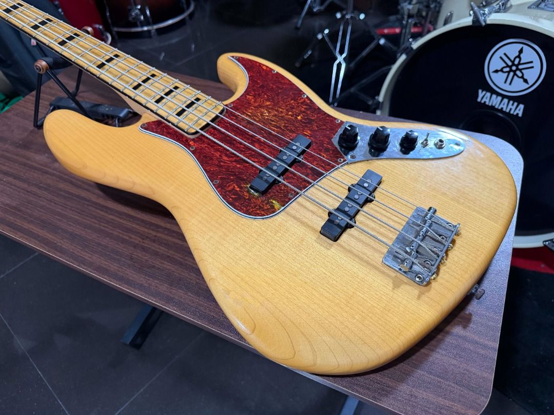 Squier "Vintage Modified" Jazz Bass (Category: Musical Instruments) located in Manila. Submitted by ninraninra (Listing ID 1468031106, Image 3). Description: FOR SALE! Squier "Vintage Modified" Jazz Bass 16K Excellent condition With active preamp Gig bag.