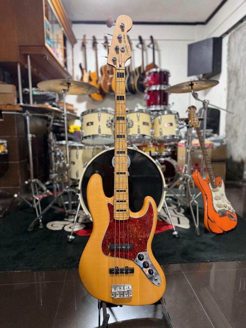 Squier "Vintage Modified" Jazz Bass (Category: Musical Instruments) located in Manila. Submitted by ninraninra (Listing ID 1468031106, Image 2). Description: FOR SALE! Squier "Vintage Modified" Jazz Bass 16K Excellent condition With active preamp Gig bag.