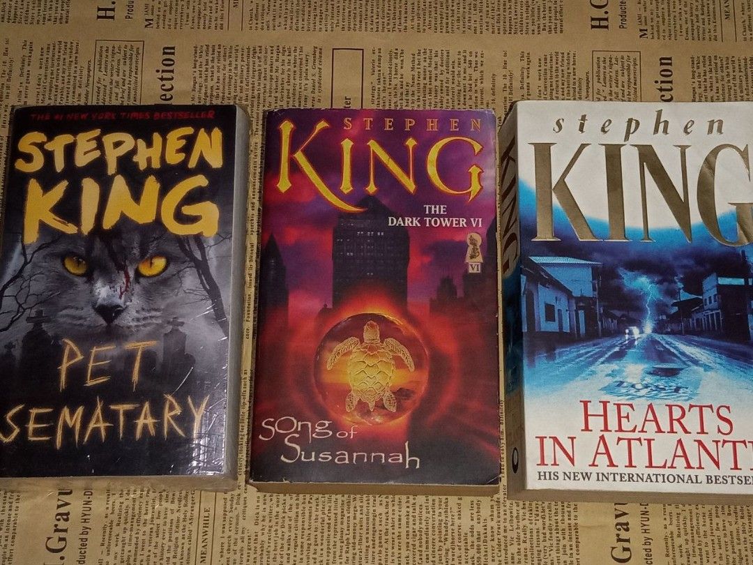 Stephen King Book Bundle (Category: Storybooks) located in Manila. Submitted by hdbookshop (Listing ID 1468033637, Image 1). Description: Pet Sematary (new and sealed) Song of Susannah Hearts in Atlantis ₱1000 take all ⚠️SURE BUYERS ONLY Make an offer if SURE BUYER. Due to Carousell's reply qouta, only serious buyers will be replied to. 🚫NO OFFER = NO REPLY Make an offer if 100% committed in getting the book, we will reply to you ASAP..