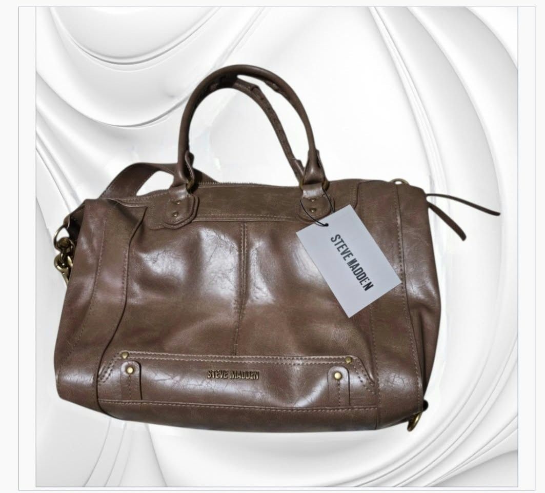 Steve Madden Brown Satchel Bag With Heart Charm (Category: Shoulder Bags) located in Paranaque City. Submitted by calm_youngstore7 (Listing ID 1468024095, Image 1). Description: - Brand: Steve Madden - Color: Classic Brown - Condition: Brand new with original store tags attached - Features: Dual top handles, long adjustable shoulder strap, secure zipper closure, and stylish side snap details - Hardware: Gold/brass-toned hardware - Extras: Adorabl