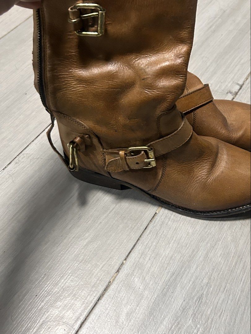 Steve Madden Engineer Boots (Category: Boots) located in Manila. Submitted by tryingtoarchivemaybe (Listing ID 1467938928, Image 1). Description: y2k steve madden engineer boots has been reglued multiple times whole heel and sole needs glue/stitch leather in good condition full grain leather 8.5M Womens RFS: storage and occupying space.