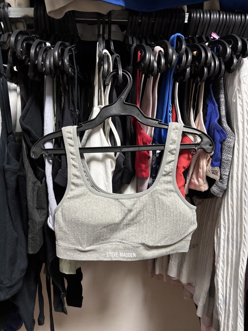 STEVE MADDEN sleeveless (Category: Sleeveless) located in Pila. Submitted by isabelasthriftclothes (Listing ID 1467966172, Image 1). Description: .