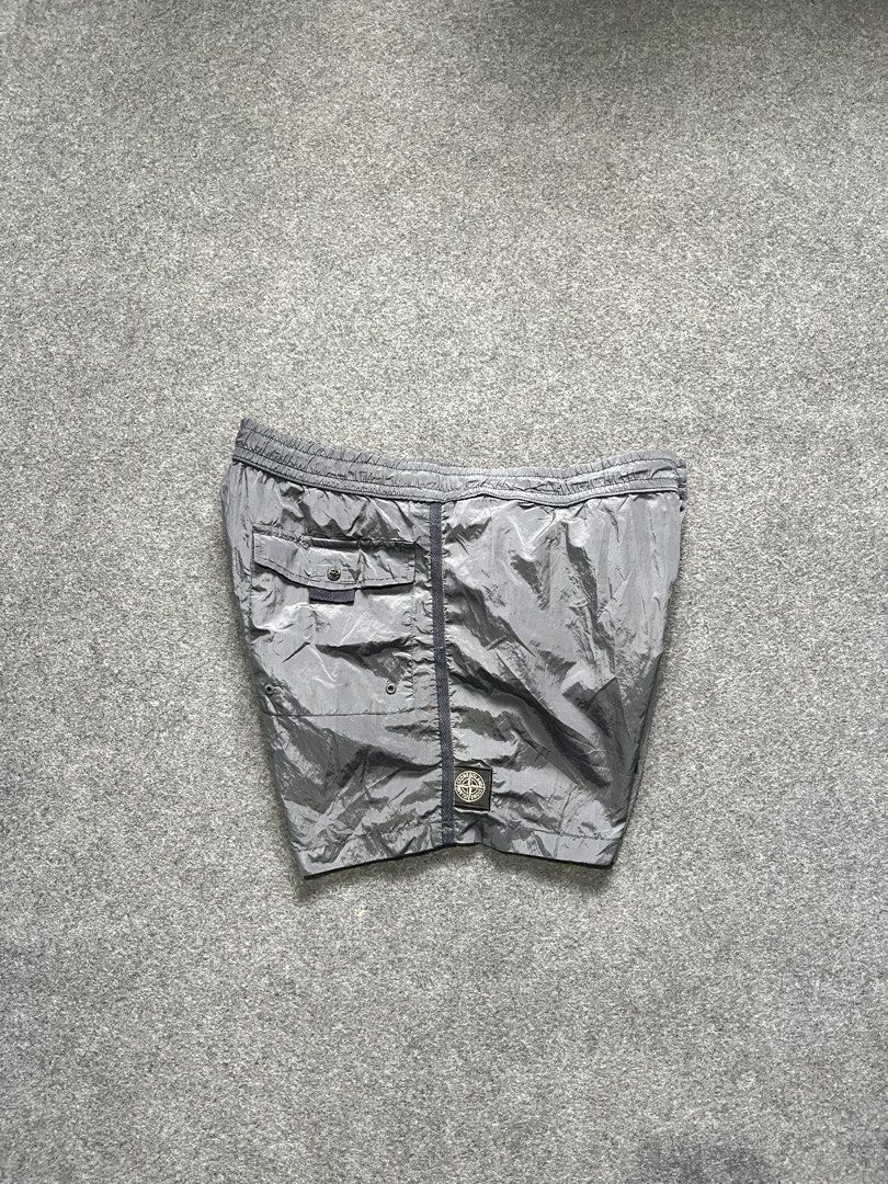 Stone island woven short (Category: Announcements) located in Lapu Lapu. Submitted by jhonrener41426 (Listing ID 1467915334, Image 1). Description: Size 32/36 stretchable Length-15 Leg opening-12 Above the knee Excellent condition Color rate 9.8/10 Complete tags Issue none .