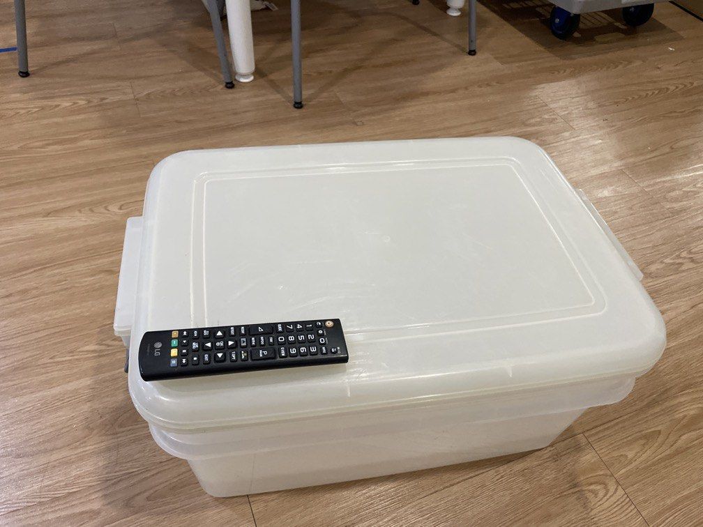 Storage boxes (Category: Stationery & School Supplies) located in Singapore. Submitted by ardent315 (Listing ID 1467933434, Image 2). Description: 2 large storage boxes $4x 2 @$8.