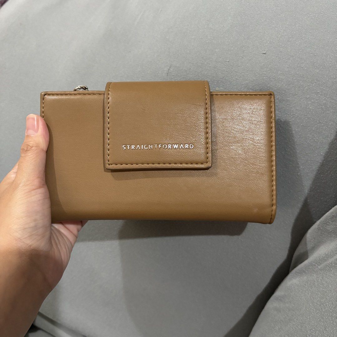 Straightforward Brown Foldover Wallet (Category: Wallets & Card holders) located in Manila. Submitted by eandbshoppe_ (Listing ID 1467968106, Image 1). Description: - Brand: Straightforward - Condition: Clean exterior with minimal wear, everyday essential Open for COD via Lalamove.