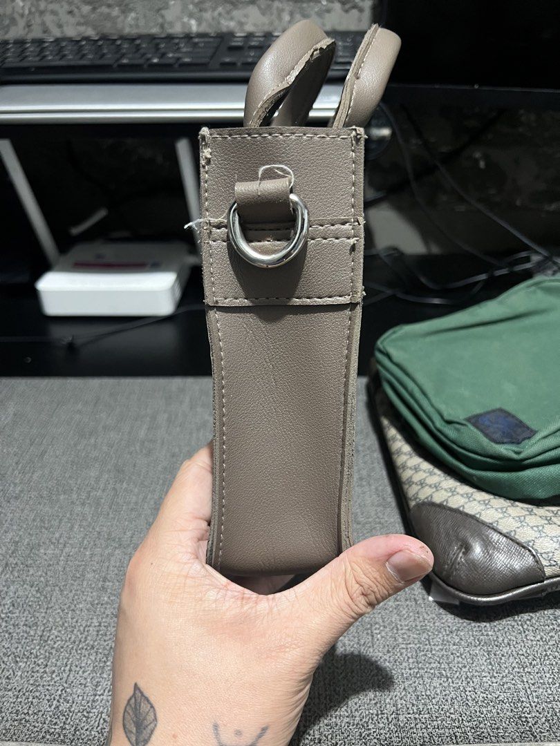 Straightforward Sling Bag (Category: Sling Bags) located in Manila. Submitted by declutterbyron (Listing ID 1467866507, Image 3). Description: Comes with strap Well used item Can meet around BGC.