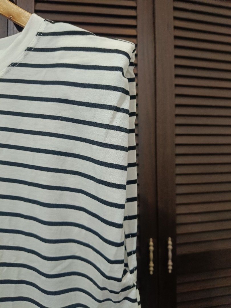 Striped Crew Neck Shirt (Category: Sleeveless) located in Manila. Submitted by byjrb (Listing ID 1468036251, Image 3). Description: 🛍️ Brand-new items from SHEIN, Emery Rose, Zaful & more! Size : Large 📦 Shipping: LBC / J&T / Lalamove 💸 MOP: GCash / BPI only DM for inquiries! 💌.