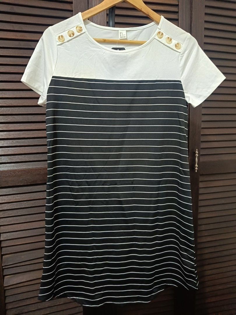 Striped White/Black Dress (Category: Dresses) located in Manila. Submitted by byjrb (Listing ID 1468036797, Image 1). Description: 🛍️ Brand-new items from SHEIN, Emery Rose, Zaful & more! Size : Small to Semi Med 📦 Shipping: LBC / J&T / Lalamove 💸 MOP: GCash / BPI only DM for inquiries! 💌.